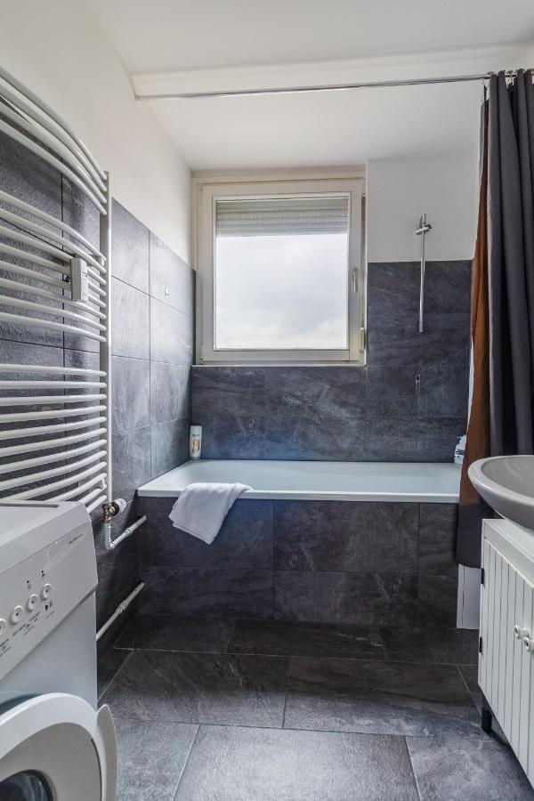 Roof Rooms คาร์ลสรูเฮอ ภายนอก รูปภาพ